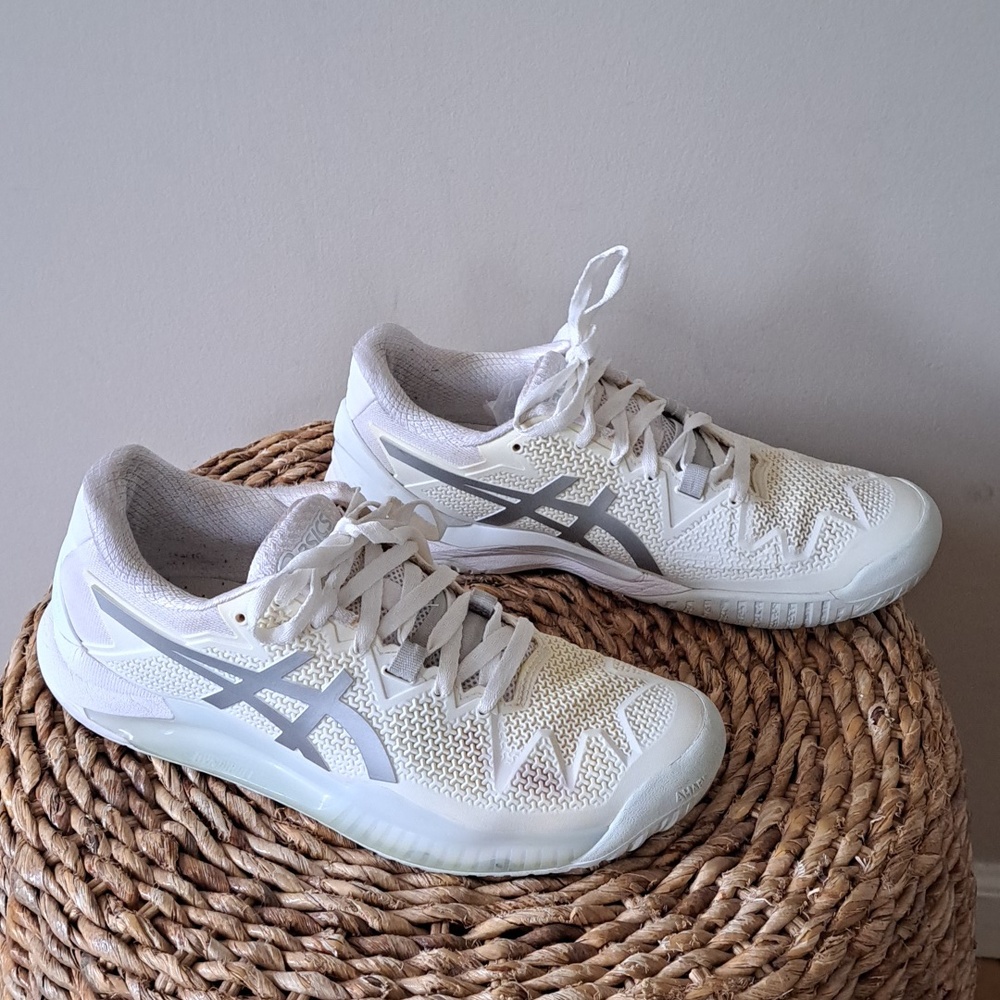 ASICS Womens  GEL-Resolution 8 Tennis/Raquets/Pickleball White Sneakers S-8